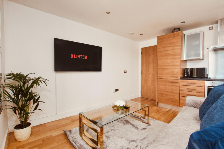 Others 5, King Deluxe City Apt Large Balcony& Free Parking!, Leeds