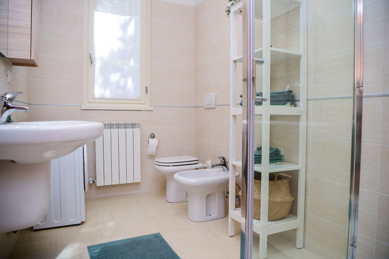 Bathroom 4, Infinity Apartment by Wonderful Italy, Como