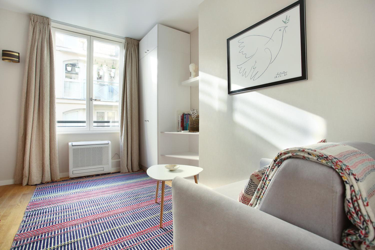 Bedroom 2, Residence Le Marais by Studio prestige, Paris