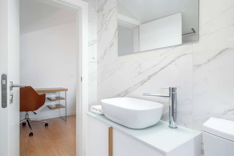 Bathroom 4, C312 Riverside View Premium Apartment w/ AC & Terrac, Porto