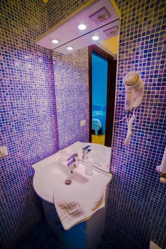Bathroom 3, frascati rooms, Rome