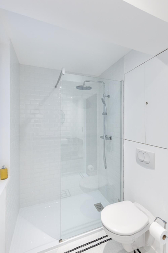 Bathroom 14