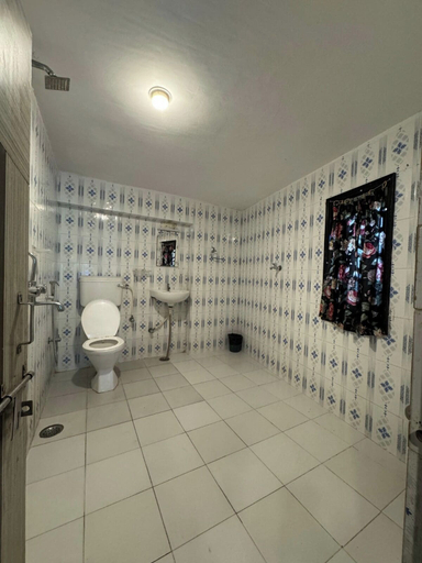 Bathroom 4, Mild Life Hostel Udaipur, Udaipur
