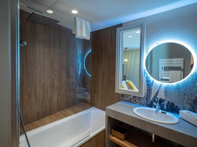 Others 5, HOTEL LA MARINE, Morbihan