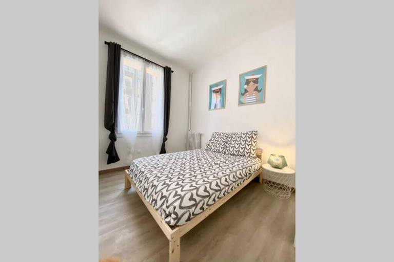Bedroom 2, Studio cosy - Proche Gare & Centre ville, Var