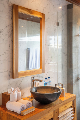 Bathroom 4