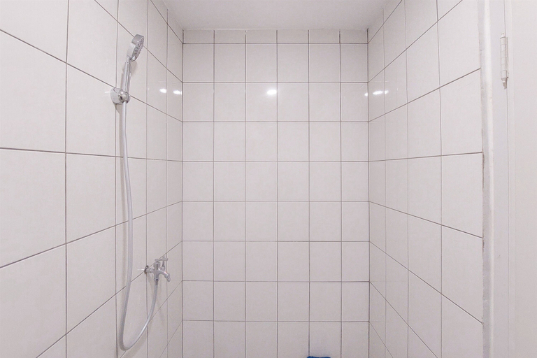 Bathroom 5, Good and Homey Studio Apartment at Sudimara Forestwalk, Tangerang Selatan
