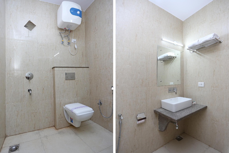 Bedroom 4, Hotel Arch, West