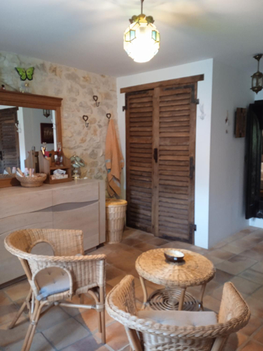 Others 5, chez Karine, Ain