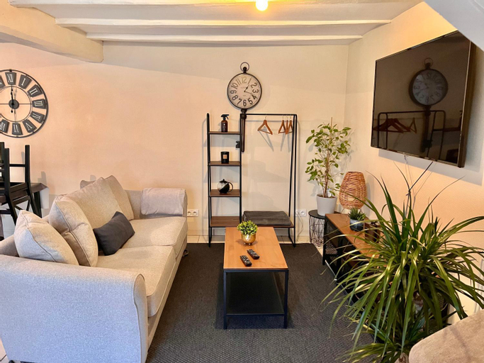 Others 3, Villa 2 chambres Netflix - Wifi - Parking - Terasse, Charente