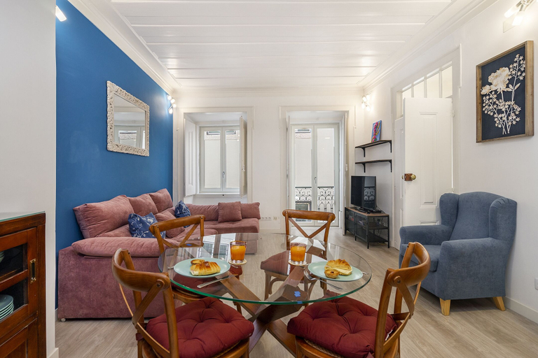 Others 5, Bairro Alto 2-Bed Central Location Fully Equipped, Lisbon