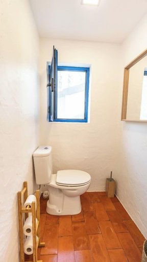 Bathroom 4, Family Paradise: Exquisite Retreat For Holidays, Abrantes