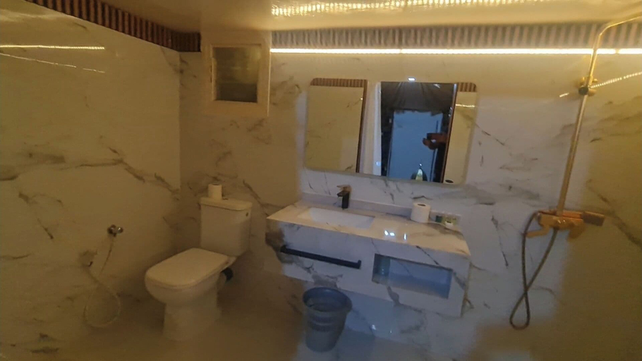 Bathroom 4, Hotel Pansy, Douz