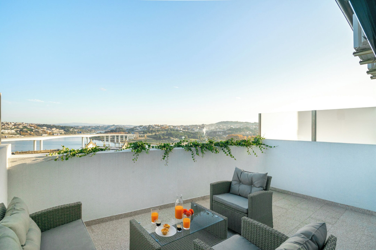 Others 3, C314 Riverside View Premium Apartment w/ AC & Terrace, Porto