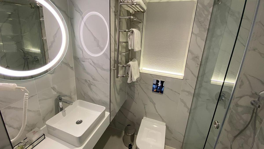 Bathroom 3, Optima Collection Kamianske, Krynychans'kyi