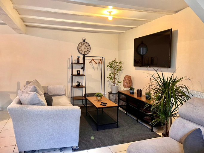 Others 5, Villa 2 chambres Netflix - Wifi - Parking - Terasse, Charente