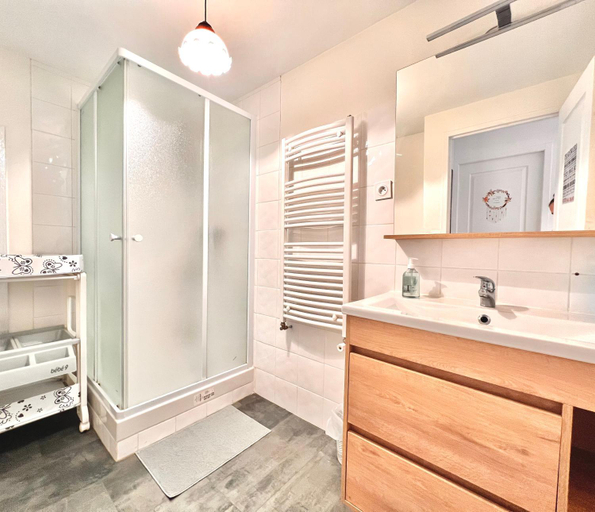 Bedroom 2, Villa 2 chambres Netflix - Wifi - Parking - Terasse, Charente