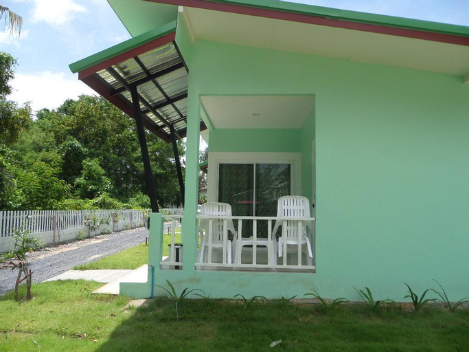 Exterior 1