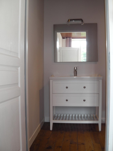 Bathroom 1, Aux vieux fours, Gironde