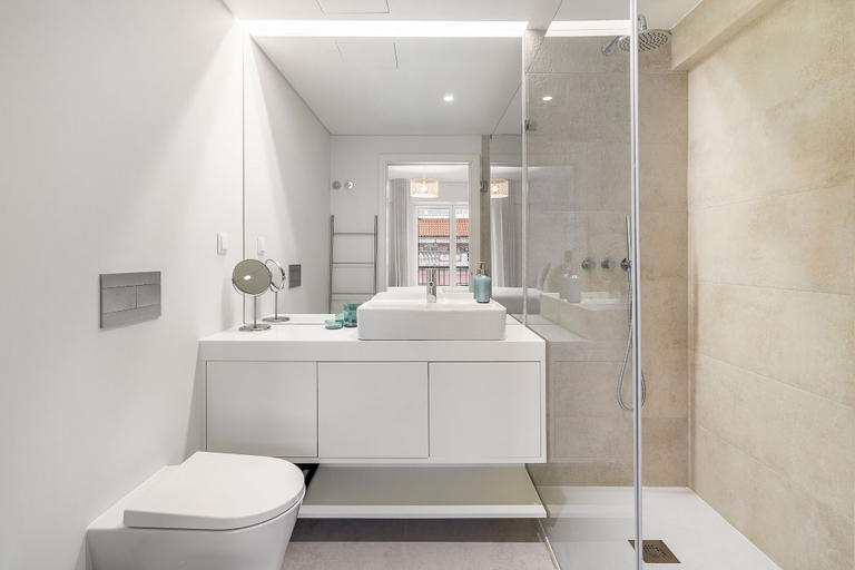 Bathroom, Urban Oasis: Modern Living With Parking & Ac, Lisbon