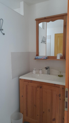 Bathroom 14