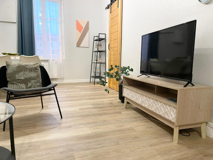 Shared lounge/TV area