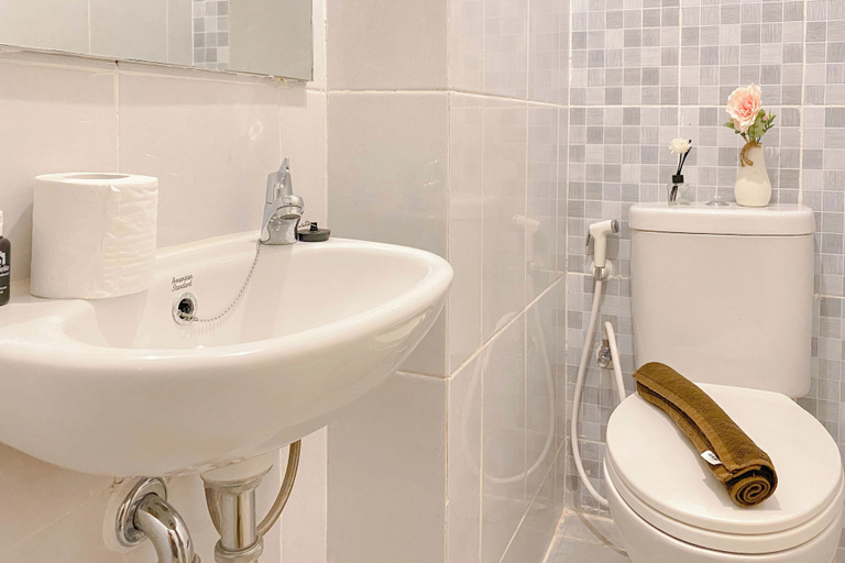 Bathroom 3, Comfort Living Studio Tokyo Riverside PIK 2 Apartment, Tangerang