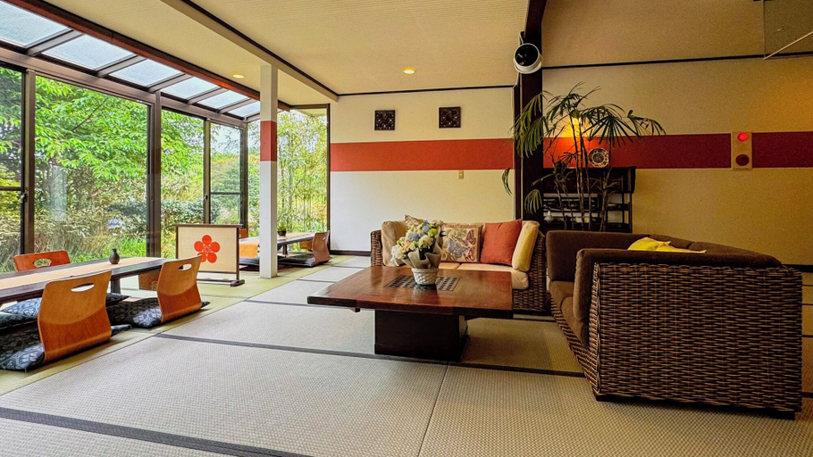 Public Area 3, UTENA, Higashiizu