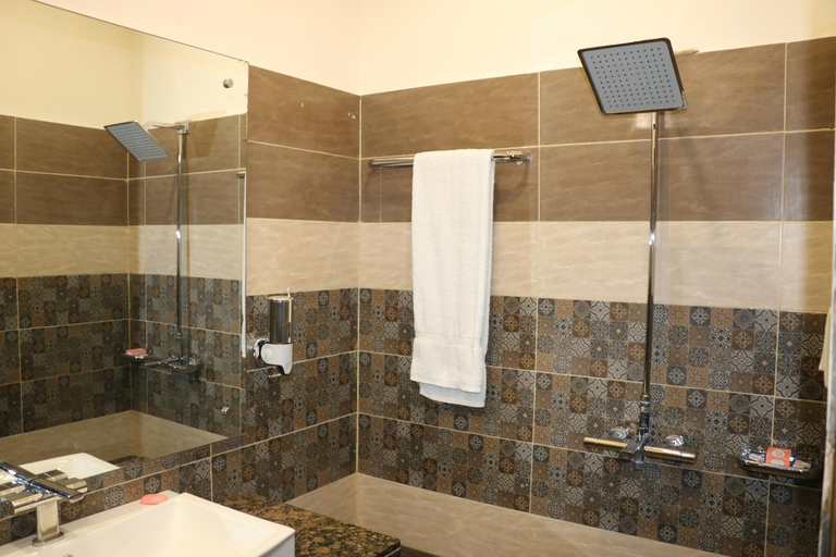 Bathroom 3, Hotel Avalon Suites, Multan