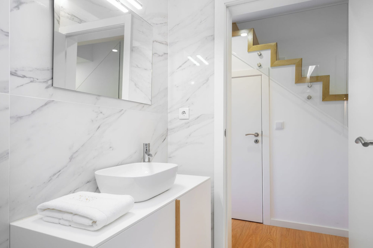 Bathroom 2, C314 Riverside View Premium Apartment w/ AC & Terrace, Porto