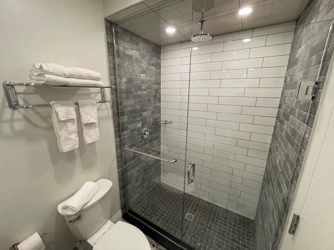 Bathroom 4, Coastal Suites, Lake Hurron
