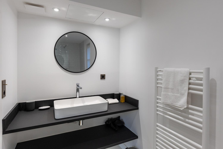 Bathroom 12