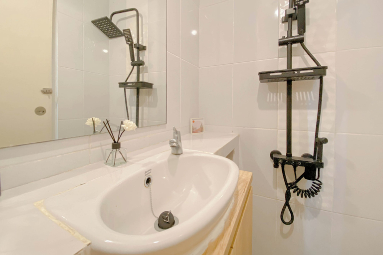 Bathroom 5, Chic Studio Loft Tokyo Riverside PIK 2 Apartment, Tangerang