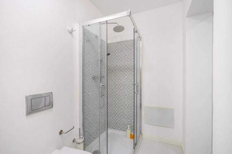 Bathroom 4, Bairro Alto 2-Bed Central Location Fully Equipped, Lisbon