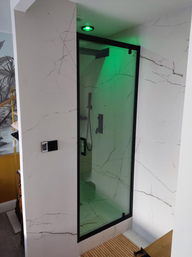 Others 3, Superbe appartement avec jacuzzi avec jardin privé, Rhône