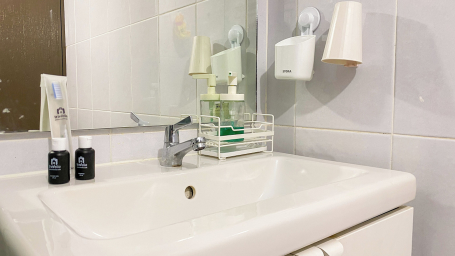 Bathroom 5, Comfort and Big 1BR at Tokyo Riverside PIK 2 Apartment, Tangerang