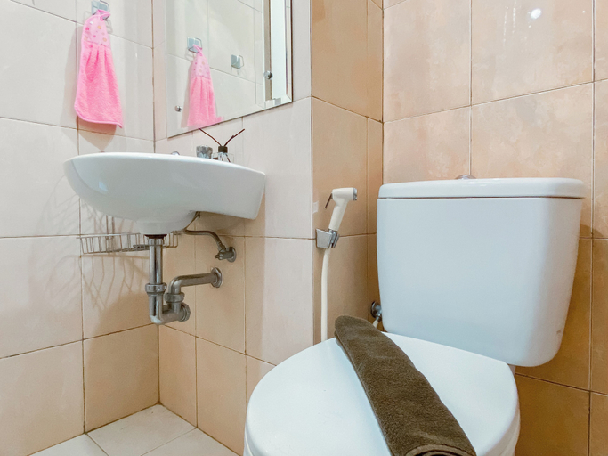 Bathroom 4, Cozy and Simply Studio Apartment Margonda Residence 2, Depok