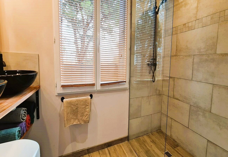 Bathroom 4, Le Duo Vigne Rouge & Primeur, Tarn