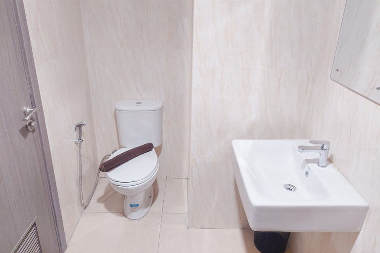 Bathroom 4, Modern and Elegant Studio at Apartment Tamansari Bintaro Mansion, South Tangerang