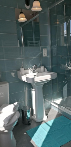 Bathroom, Le Derrien, Côtes-d'Armor
