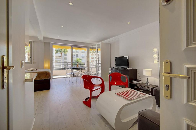 Others 4, STUDIO MODERNE LUMINEUX PROCHE CROISETTE A0B132, Alpes-Maritimes