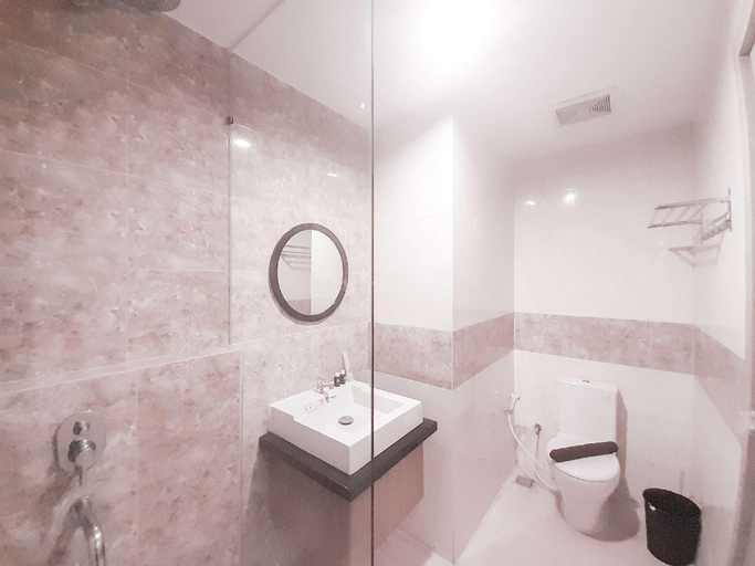 Bathroom 3, Tranquil Studio at Mataram City By Travelio, Sleman