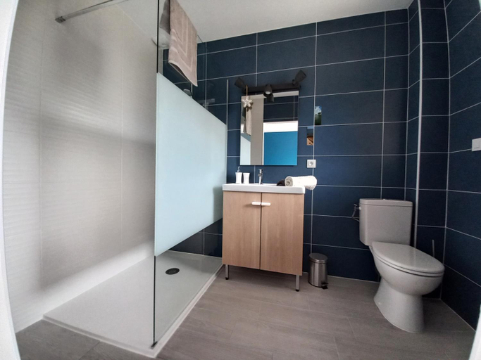 Bathroom 3, C La Belle Vie, Gironde