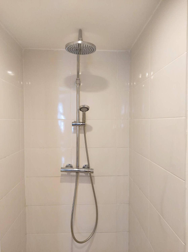 Shower 4, Chambres privatives avec espaces partages dans maison Roubaix centre, Nord
