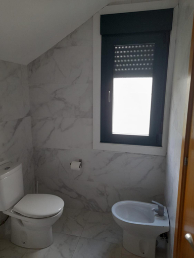 Bathroom 5, Sleeping portomarin 1, Lugo