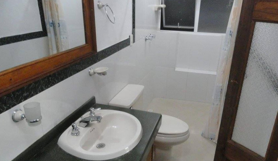 Bathroom 3, Otrolado Lodge, Betania