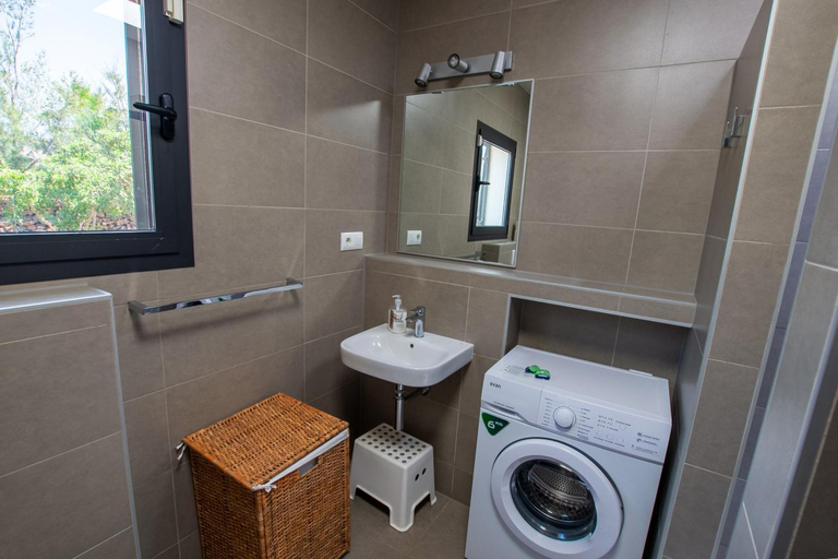 Bathroom 4, Heated & Shared Pool, VILLA ALEGRE 30B, North Shore Villas Lajares, Las Palmas