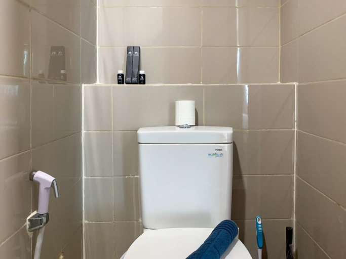 Bathroom 5, Minimalist Studio Apartment at Springhill Terrace Residence, Central Jakarta