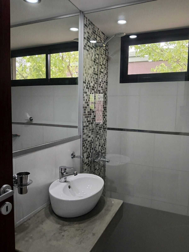 Bathroom 3, La Divina Pereza Eco, San Rafael