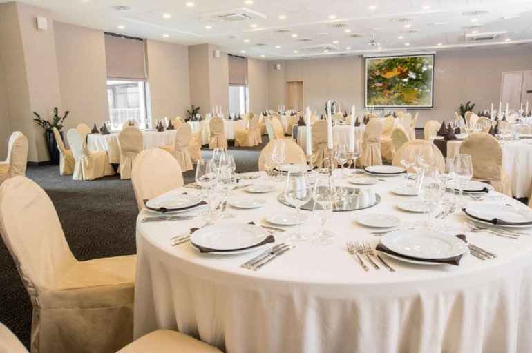 Food & Drinks 5, Hotel Premier Sofia Airport, Stolichna